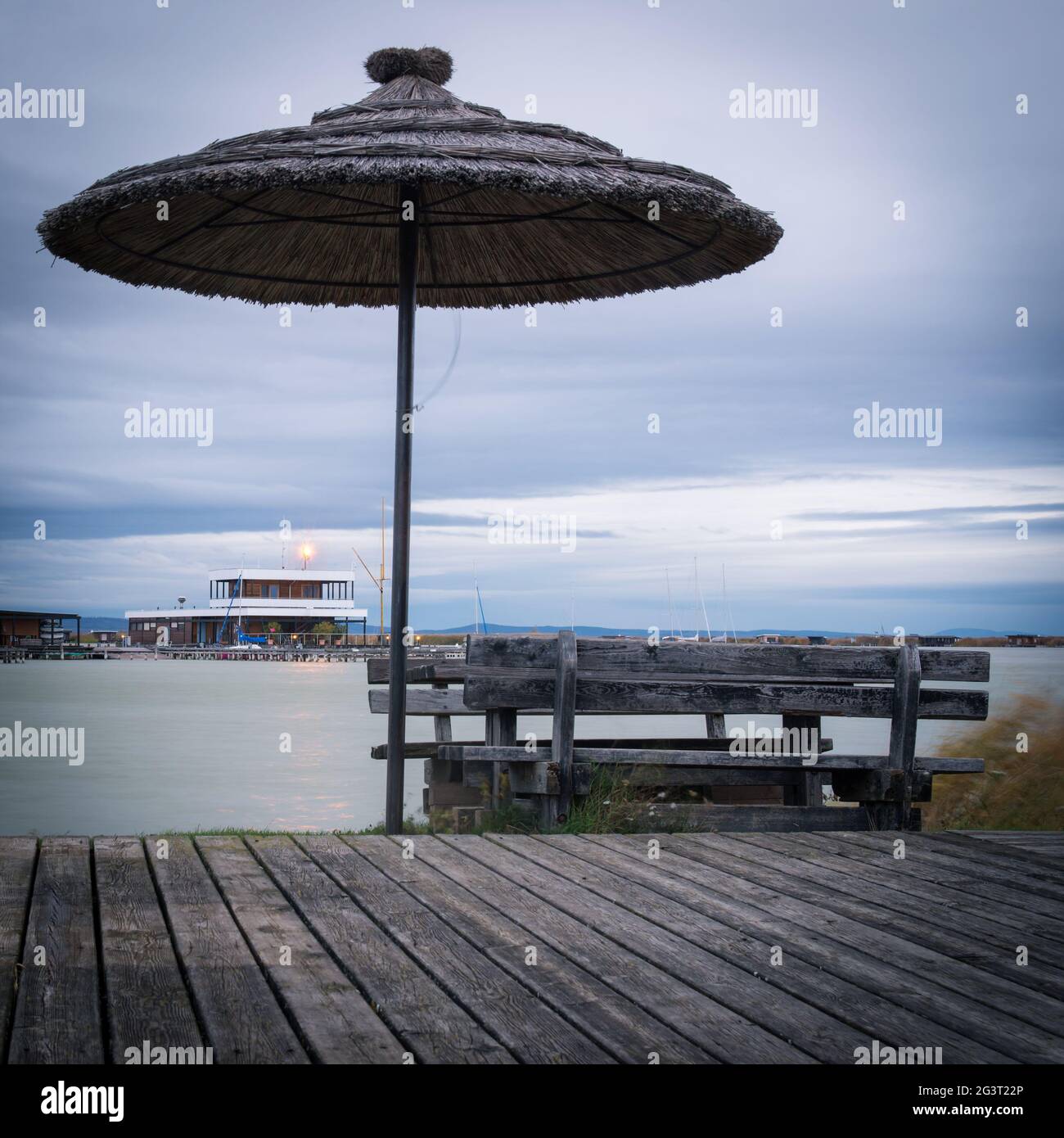 Burgenland Autriche tempête et feu d'avertissement sur le lac neusiedlersee Banque D'Images