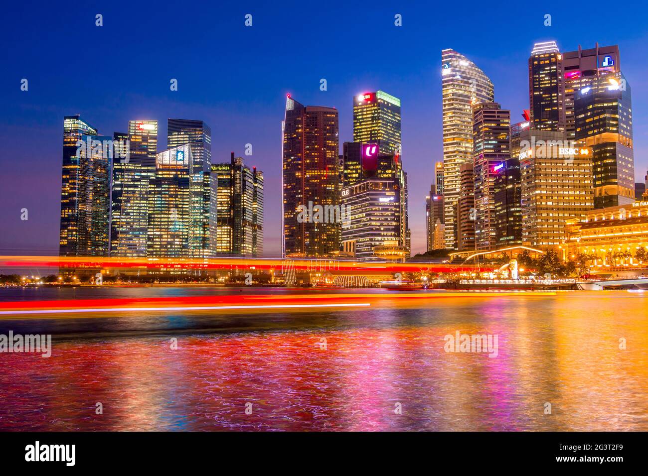 Soirée à Singapour et contre-jour du centre-ville Banque D'Images
