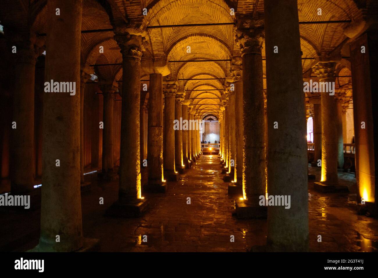 Citerne Basilique souterraine Yerebatan Sarnici à Istanbul, Turquie. Réservoir souterrain d'Istanbul. Exposition à la basilique d'Istan Banque D'Images