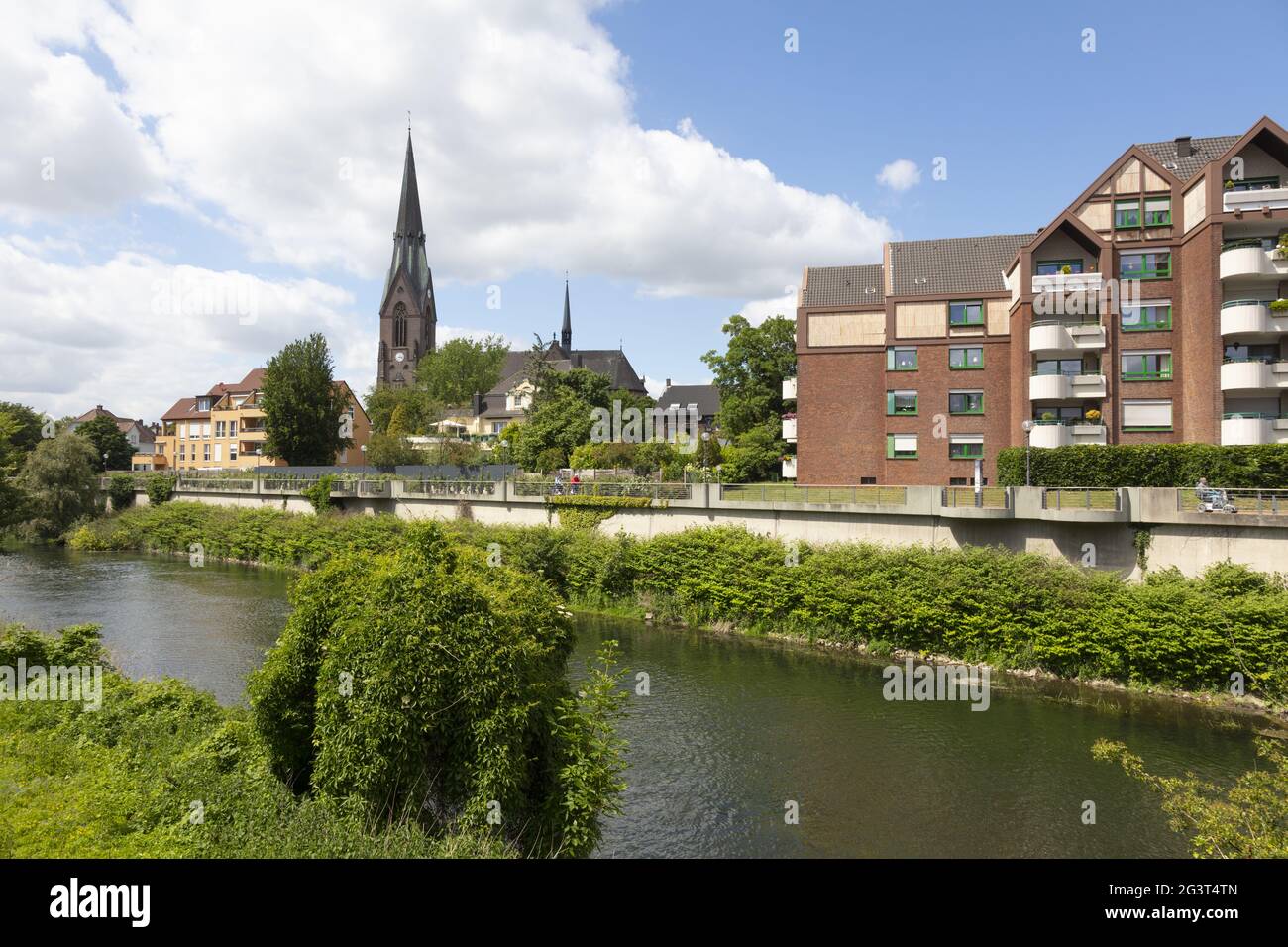 Vue sur la ville avec église Saint-Marien et rivière Lippe Banque D'Images