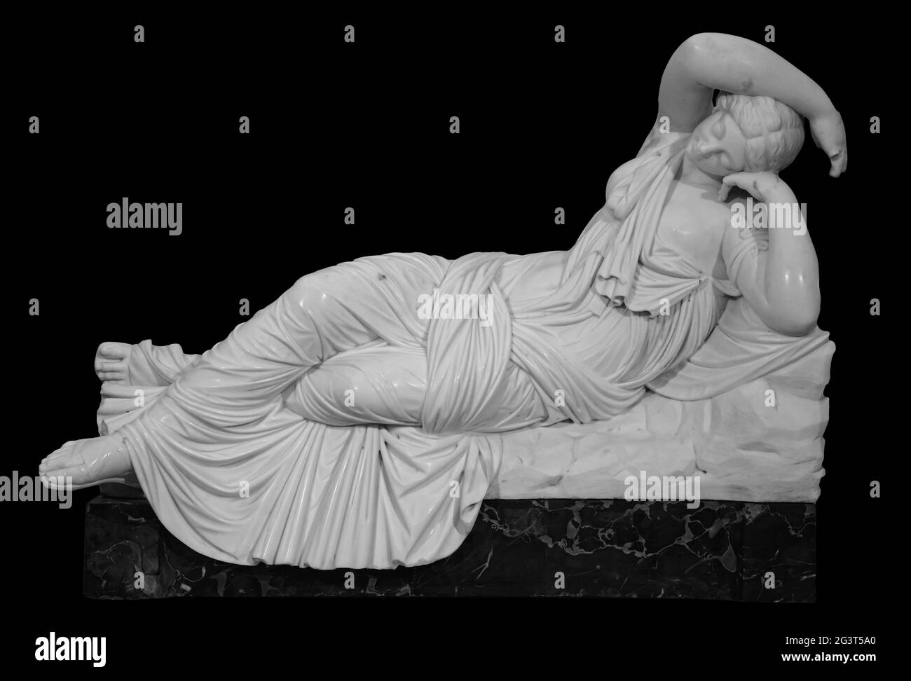 Sculpture de l'Ariadne endormi. Statue de marbre romain. Femme en marbre blanc de pierre ancienne. Ancien monument romain . La culture grecque expone Banque D'Images Sculpture de l'Ariadne endormi. Statue de marbre romain. Femme en marbre blanc de pierre ancienne. Ancien monument romain . La culture grecque expone Banque D'Images