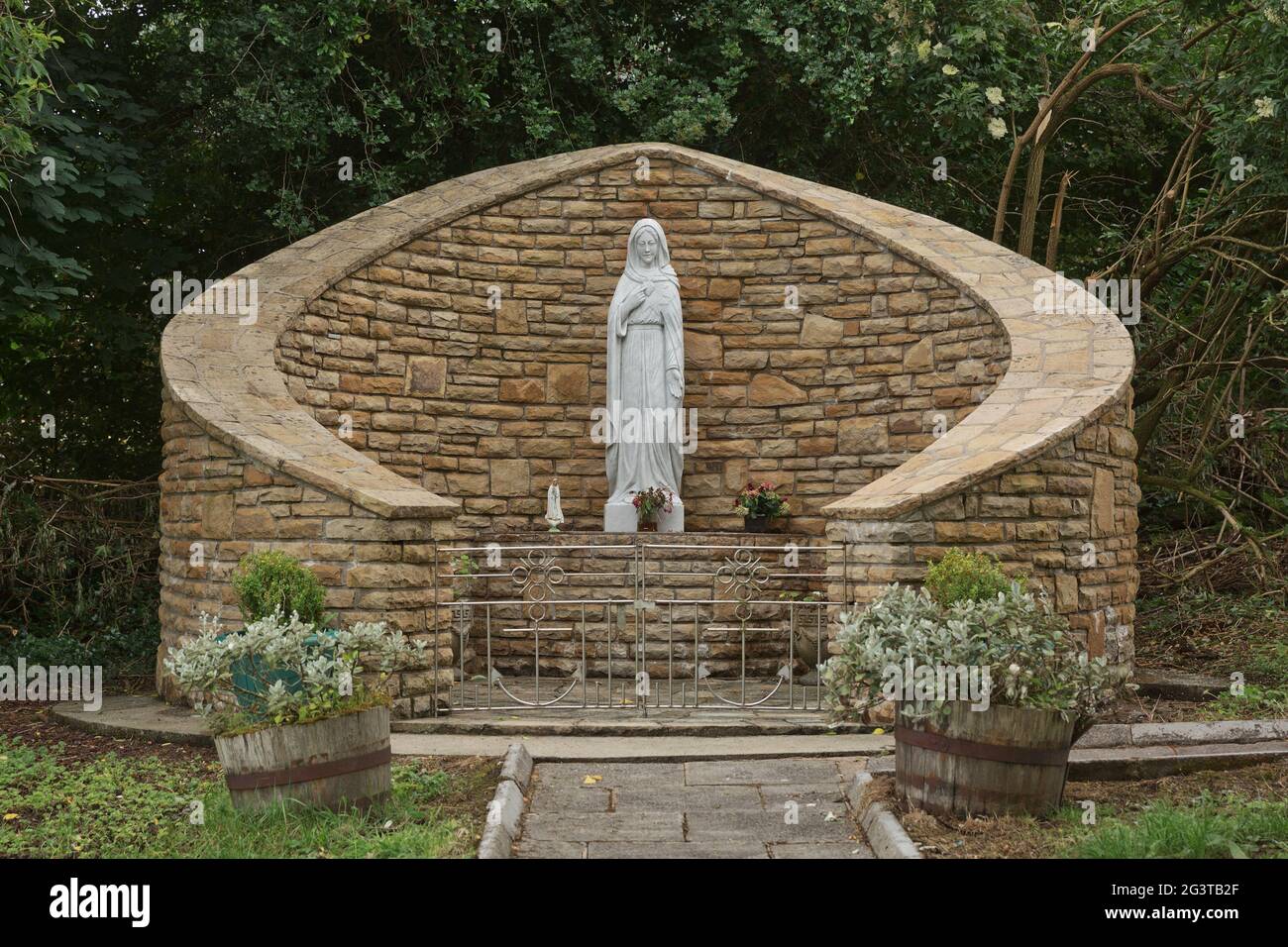 Statue de Sainte Vierge Marie et lieu de prière près de la ville de Killybegs en Irlande Banque D'Images