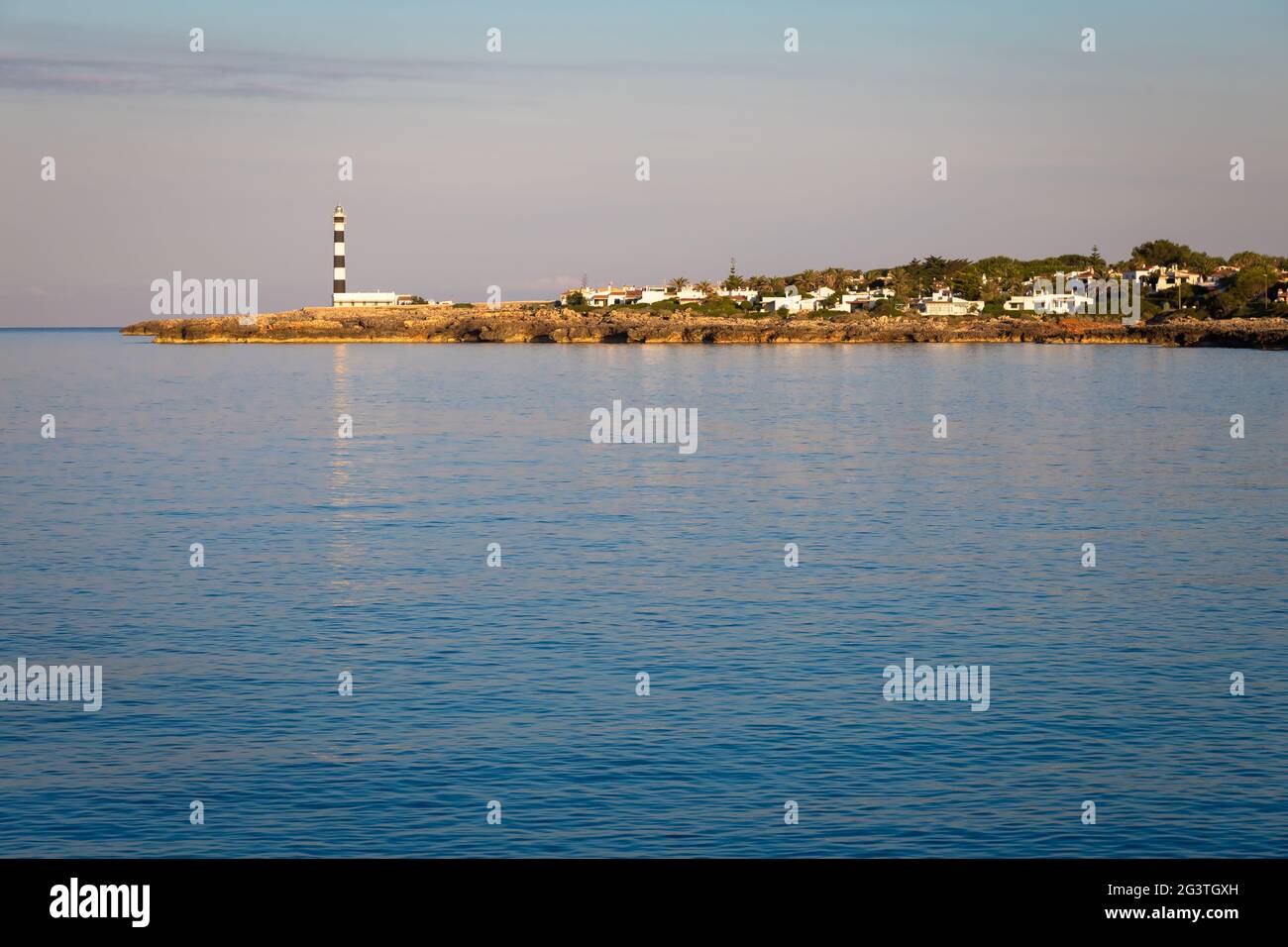 Magnifique phare d'Artrutx au coucher du soleil à Minorque, Espagne Banque D'Images