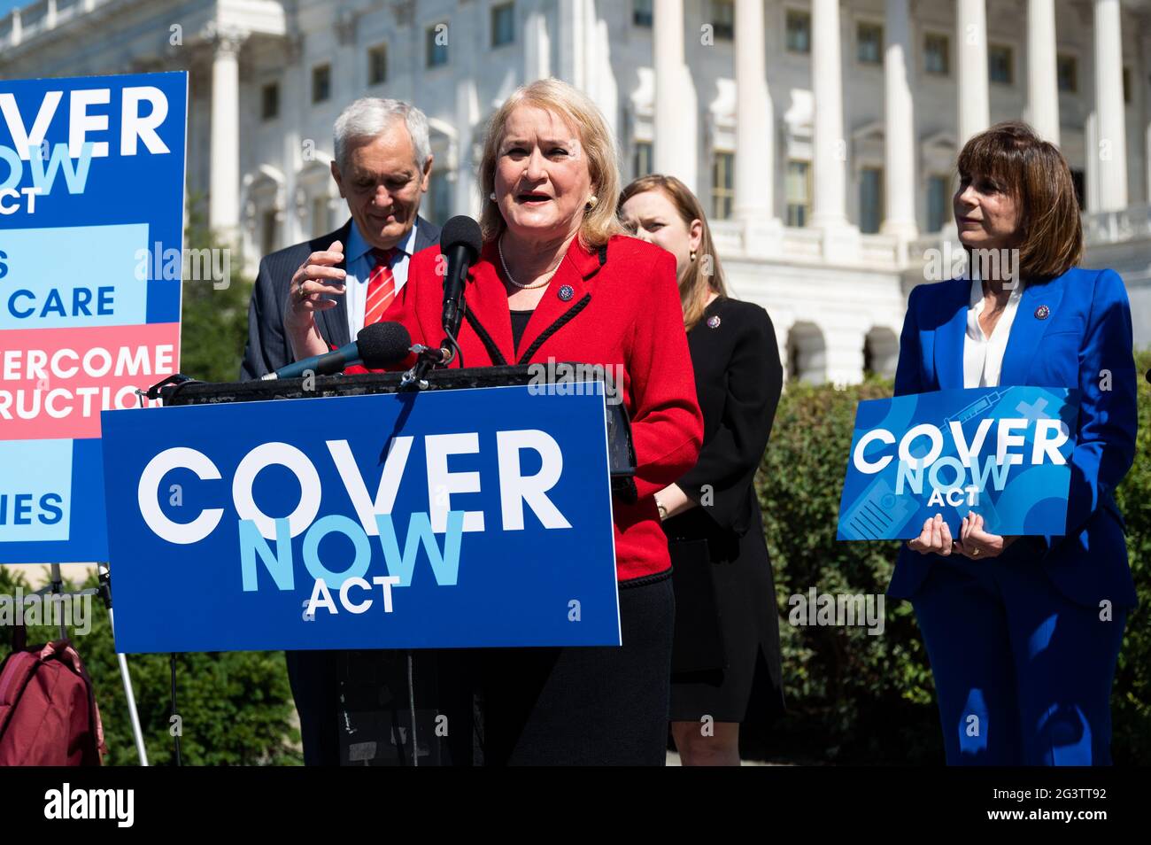 Washington, États-Unis. 17 juin 2021. La représentante américaine Sylvia Garcia (D-TX) parle de l'introduction de la loi Cover Outstanding vulnérable expansion-eligible Residents Now (COVER Now). Crédit : SOPA Images Limited/Alamy Live News Banque D'Images