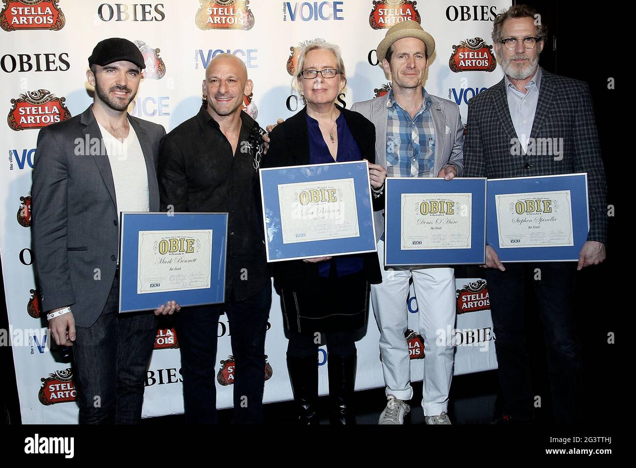 New York, NY, États-Unis. 21 mai 2012. Mark Bennett (2e-R), Lisa Peterson, Denis O'Hare, Stephen Spinella à la 57e cérémonie annuelle des Osbie Awards au Webster Hall. Crédit : Steve Mack/Alamy Banque D'Images