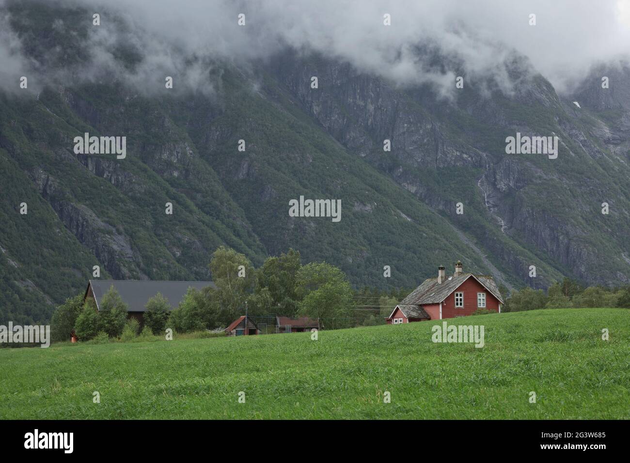 Le village d'Eidfjord en Norvège est un important port de croisière. Il est situé à la fin de Banque D'Images