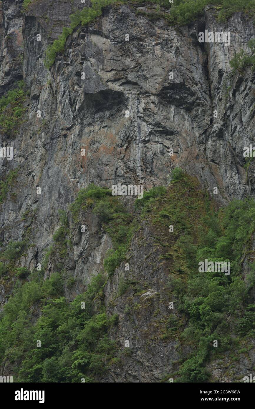 Troll face à une falaise du Geirangerfjord, More og Romsdal, Norvège Banque D'Images