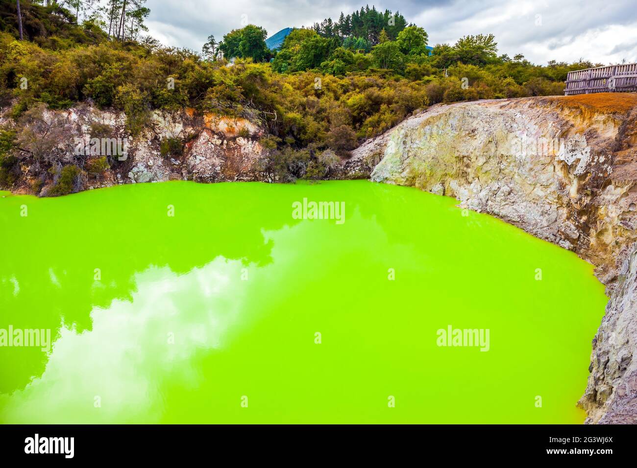 Devil's Bath avec eau verte Banque D'Images