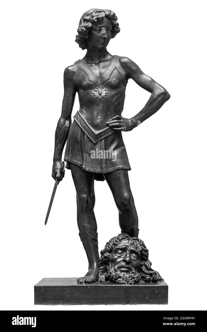 David et Goliath sont à la tête de l'ancienne statue. Histoire biblique. Sculpture ancienne isolée sur fond blanc Banque D'Images