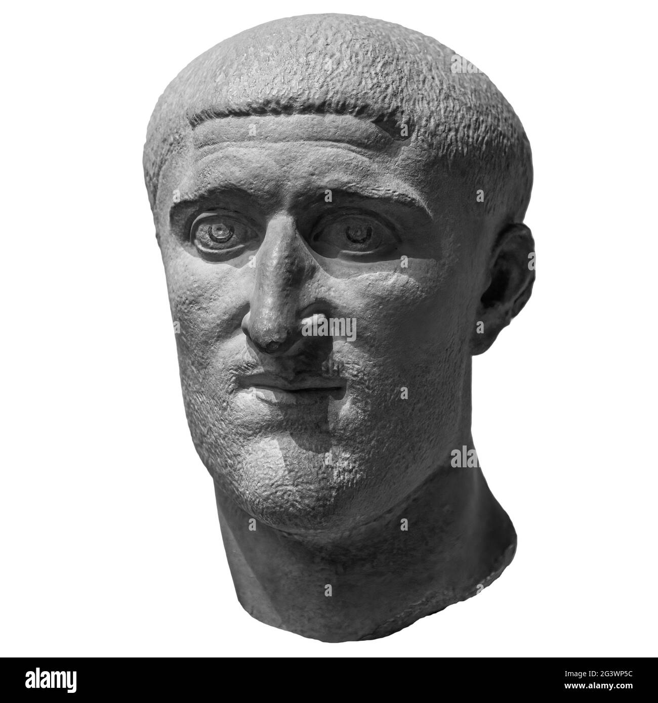 Détail tête de la sculpture de l'homme antique. Face en pierre isolée sur fond blanc. Statue en marbre antique de caractère mythique Banque D'Images