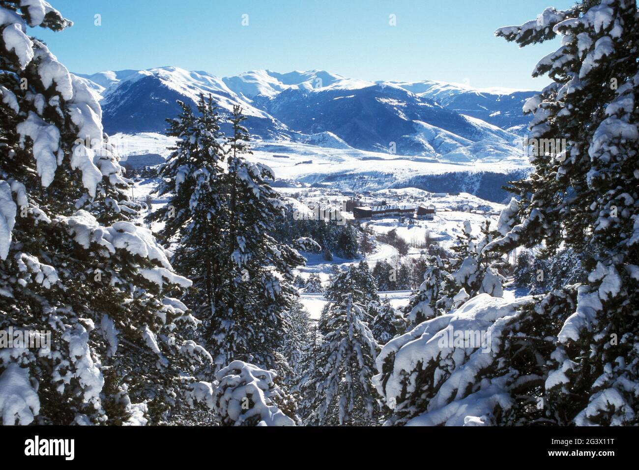 FRANCE. PYRÉNÉES ORIENTALES (66) FONT ROMEU, L'UNE DES PLUS ANCIENNES STATIONS DE SKI DE FRANCE ET LA PLUS ANCIENNE DES PYRÉNÉES, CERDAGNE, FRANCE Banque D'Images