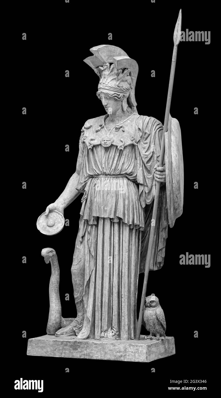 Ancienne statue grecque romaine de la déesse Athéna dieu de la sagesse et des arts sculpture historique isolée sur noir. Une femme de marbre Banque D'Images Ancienne statue grecque romaine de la déesse Athéna dieu de la sagesse et des arts sculpture historique isolée sur noir. Une femme de marbre Banque D'Images