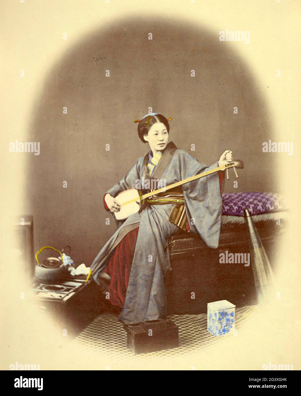 Felice Beato photographie japonaise vintage - joueur de Shamisen - 1860 Banque D'Images
