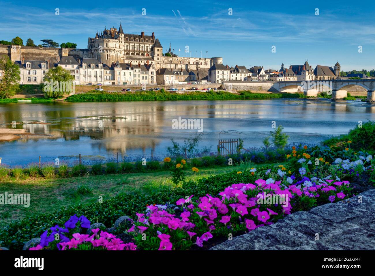 Amboise (centre de la France) : le château « Château d’Amboise » et la ville sur les rives de la Loire. La vallée de la Loire est inscrite au titre de Worl de l'UNESCO Banque D'Images