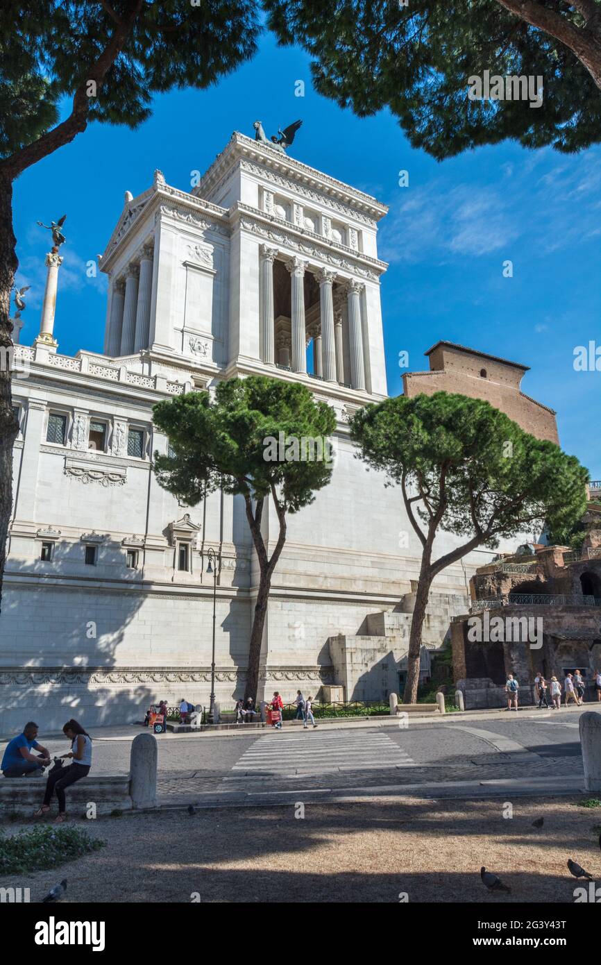 Place de Venise et un fragment du monument de Altare della Patria Banque D'Images
