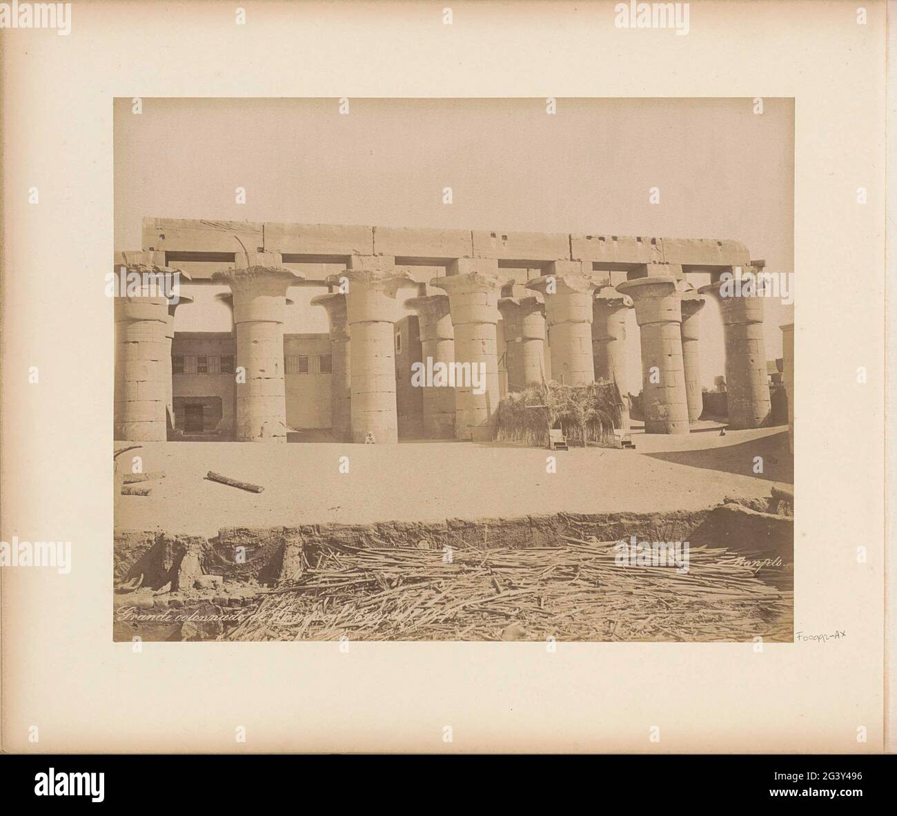 Grande colonnade à Louxor; Grande Colonnade le Louqsor (Égypt). Partie de l'album de voyage avec 80 photos d'Egypte. Banque D'Images