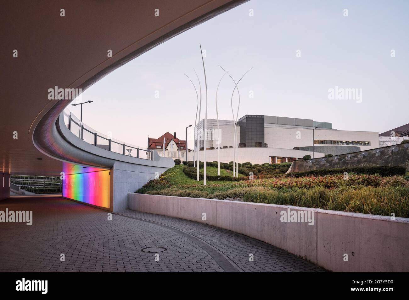Passage inférieur moderne avec projections à Tuttlingen, Bade-Wurtemberg, Danube, Allemagne Banque D'Images