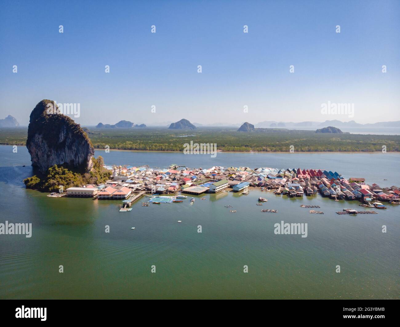 Ko Panyi ou Koh Panyee, village de pêcheurs musulmans attractions touristiques Voyage en bateau au parc national de la baie d'Ao Phang Nga, Thaïlande Banque D'Images