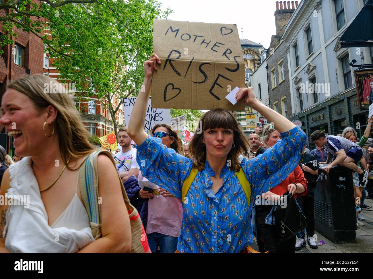 Les manifestants anti-VAX se manifestent dans le centre de Londres pour protester contre les mesures Covid du gouvernement, notamment les passeports de vaccination et les restrictions à l'ouverture du confinement.Mai 29 2021 Banque D'Images