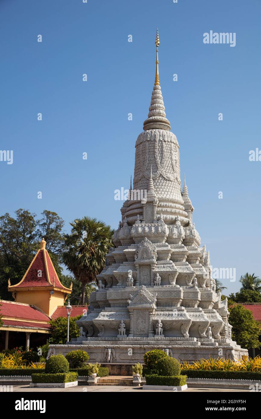 Stupa à l'intérieur du complexe du Palais Royal, Phnom Penh, Cambodge, Asie Banque D'Images