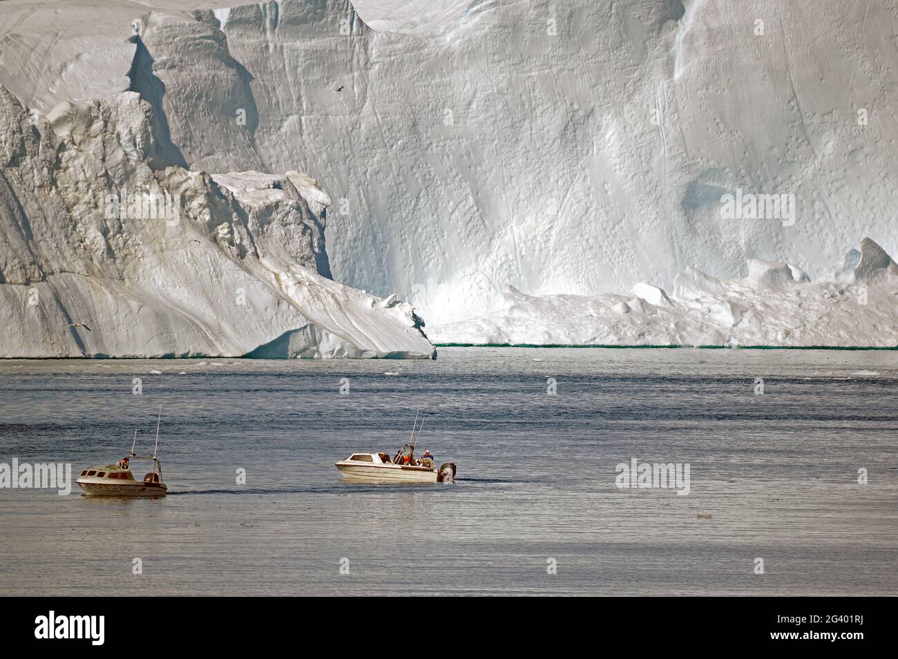 Petit bateau devant le glacier Banque D'Images