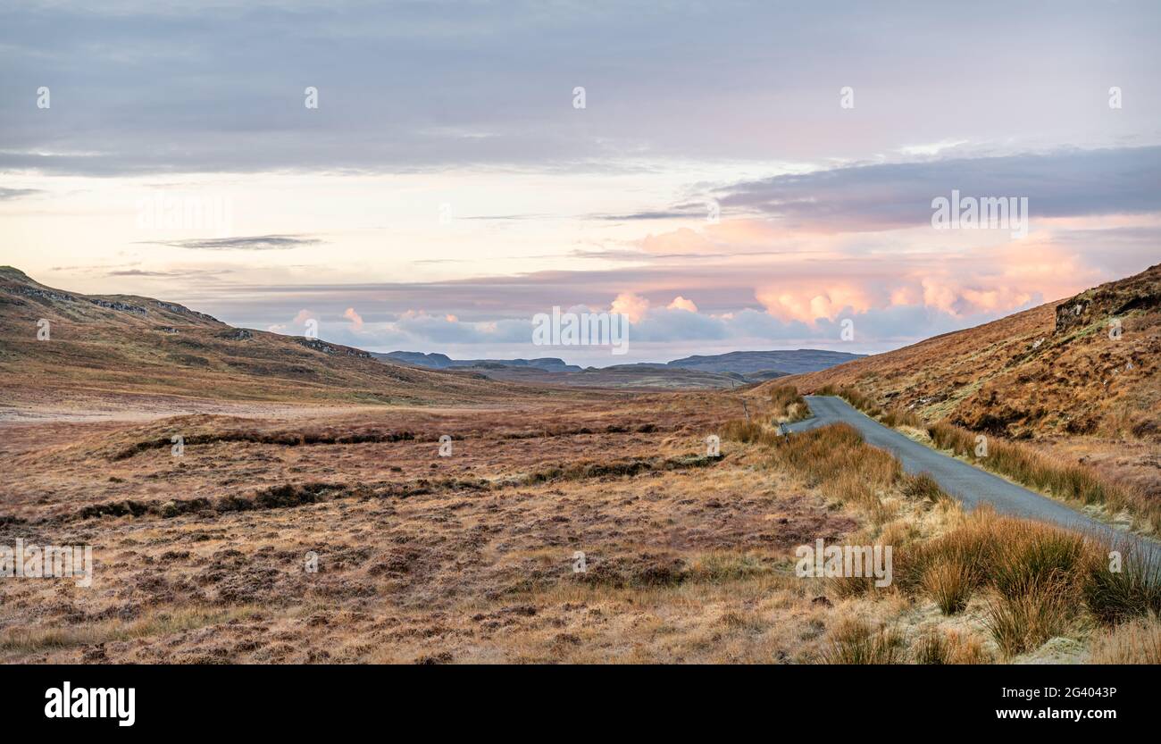Tôt le matin du Alt Cnoc Nan Gillan Moorland, île de Skye, Écosse Banque D'Images