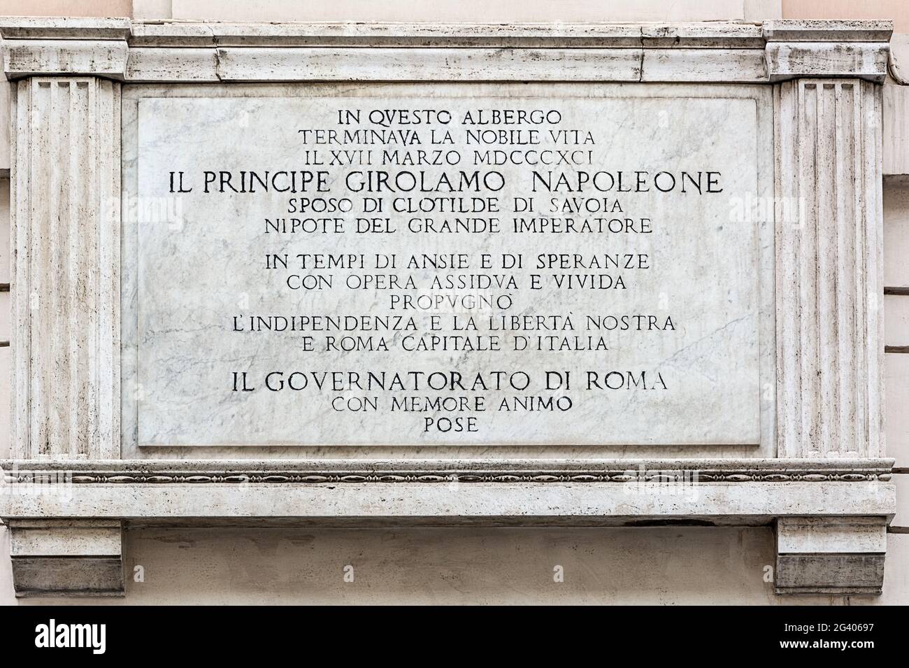Inscription Mémorial sur une plaque de marbre à Rome Photo Stock - Alamy