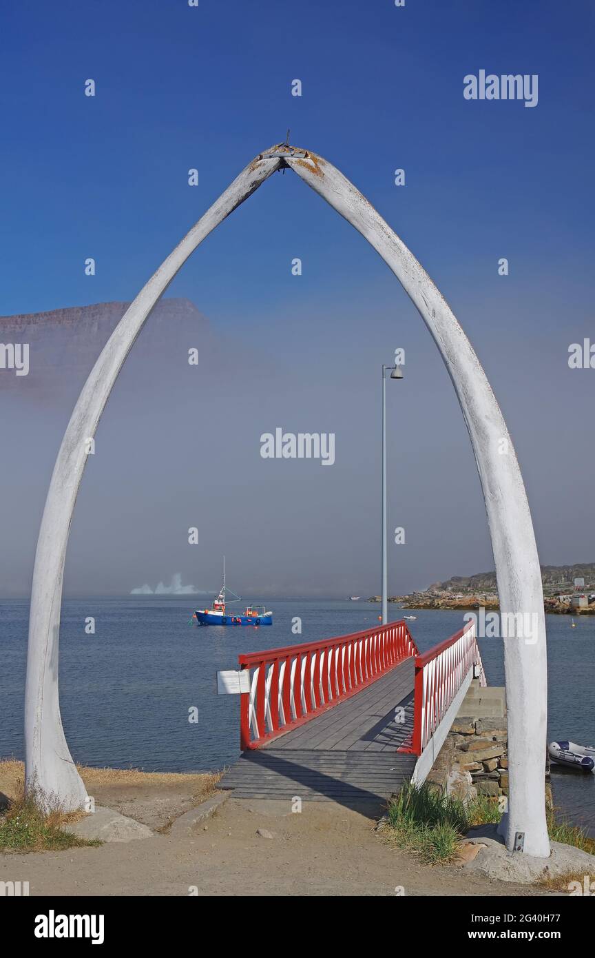 Des os de baleine marquent l'entrée de l'île de Disko Banque D'Images