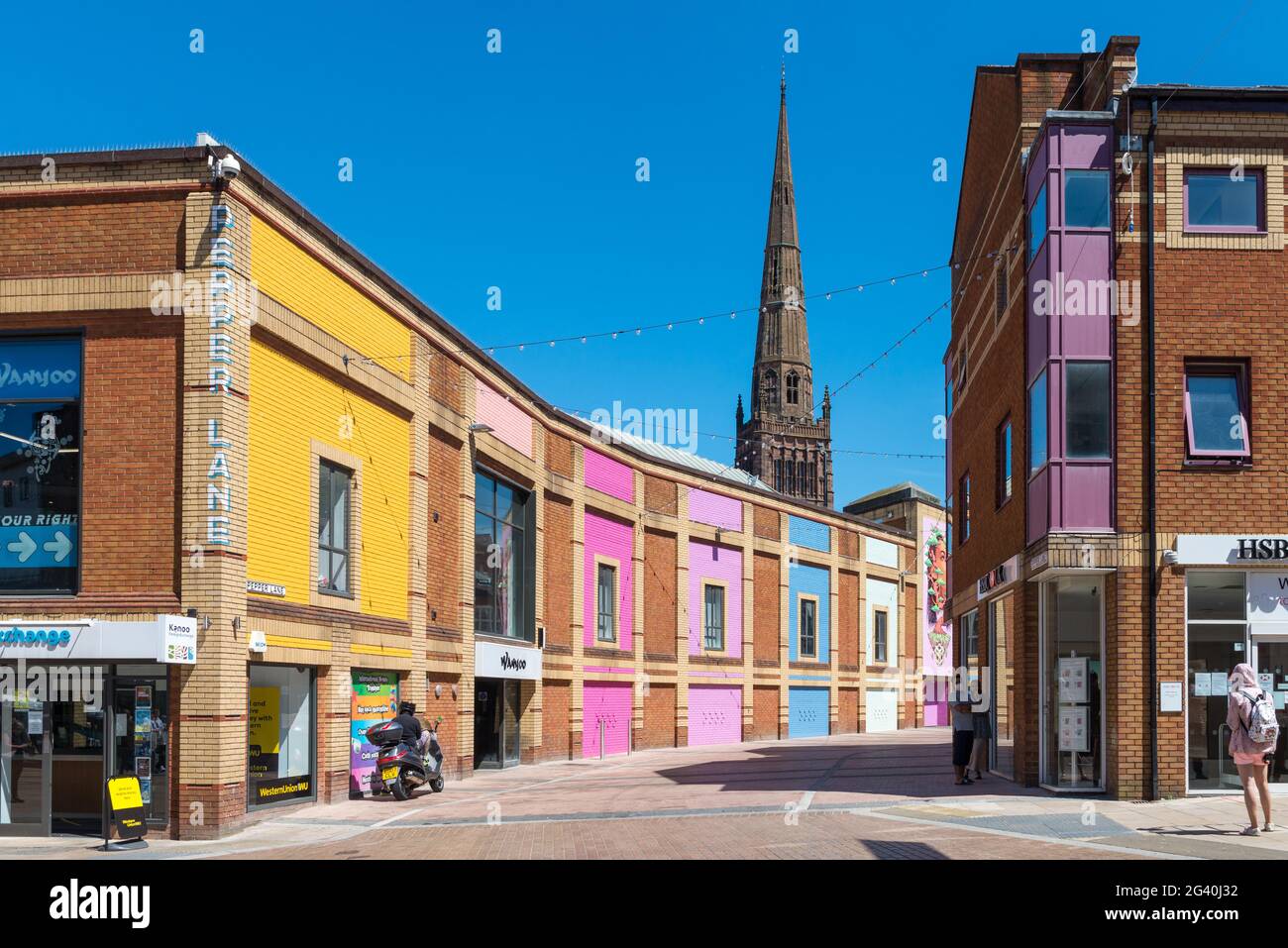 Murs peints en plusieurs couleurs dans Pepper Lane, Coventry, West Midlands Banque D'Images