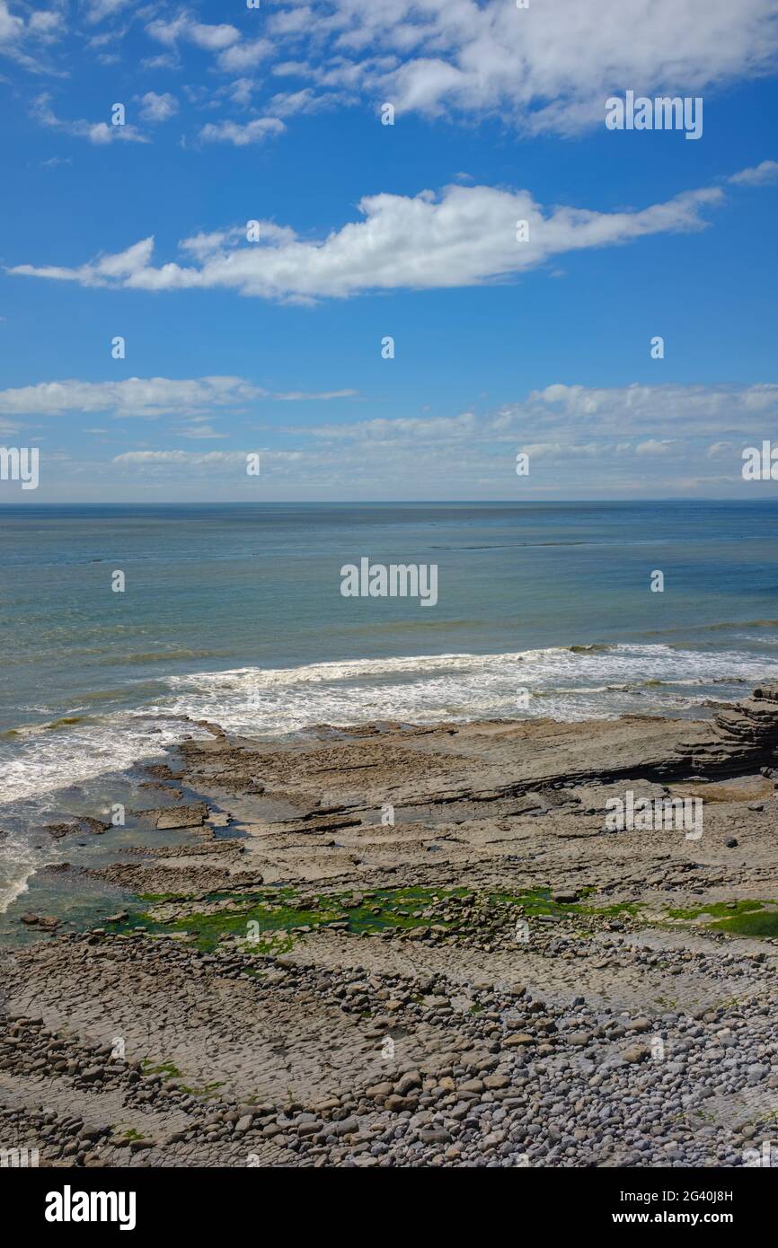 Le plateau de mer à Nash point, Newport, pays de Galles. Banque D'Images