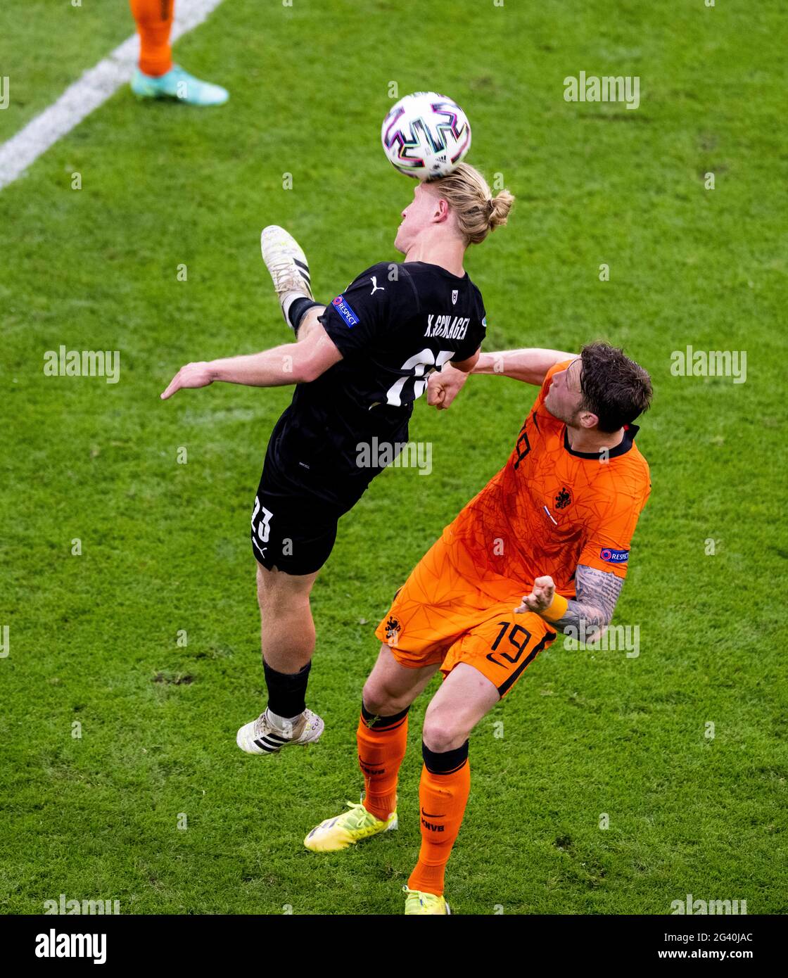 Xaver Schlager (Österreich), Wout Weghorst (Niederlande) Niederlande - Österreich Amsterdam, 17.06.2021, Fussball, saison 2020/21 Foto: Moritz Müll Banque D'Images