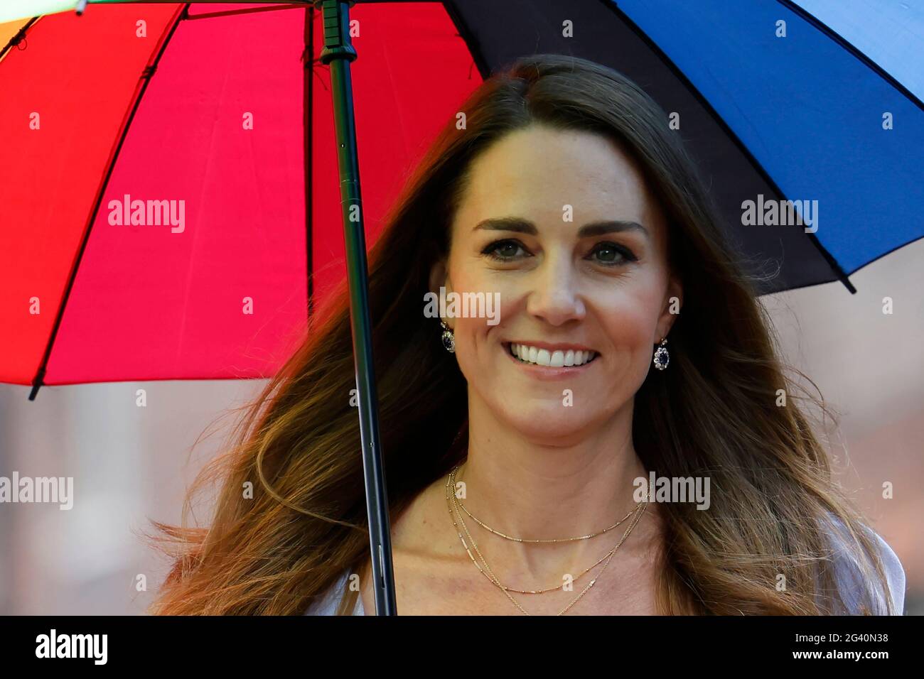 La duchesse de Cambridge arrive au Palais de Kensington à Londres pour une réception pour les parents des utilisateurs d'un Centre pour la petite enfance, le jour du lancement du Centre de la Fondation royale pour la petite enfance. Date de la photo: Vendredi 18 juin 2021. Banque D'Images