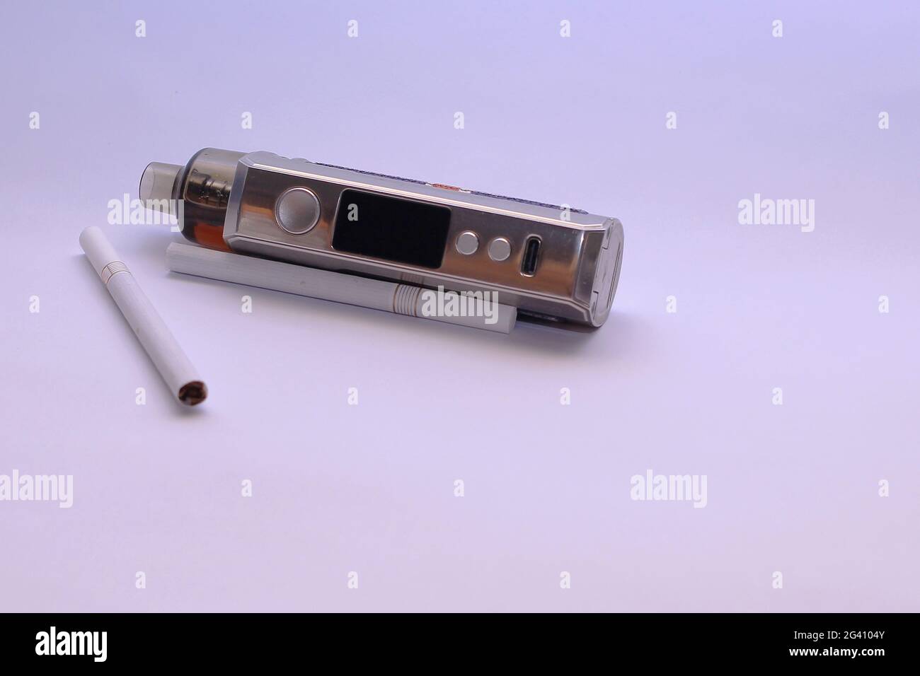 le concept de la cassette et des cigarettes avec un espace négatif Banque D'Images