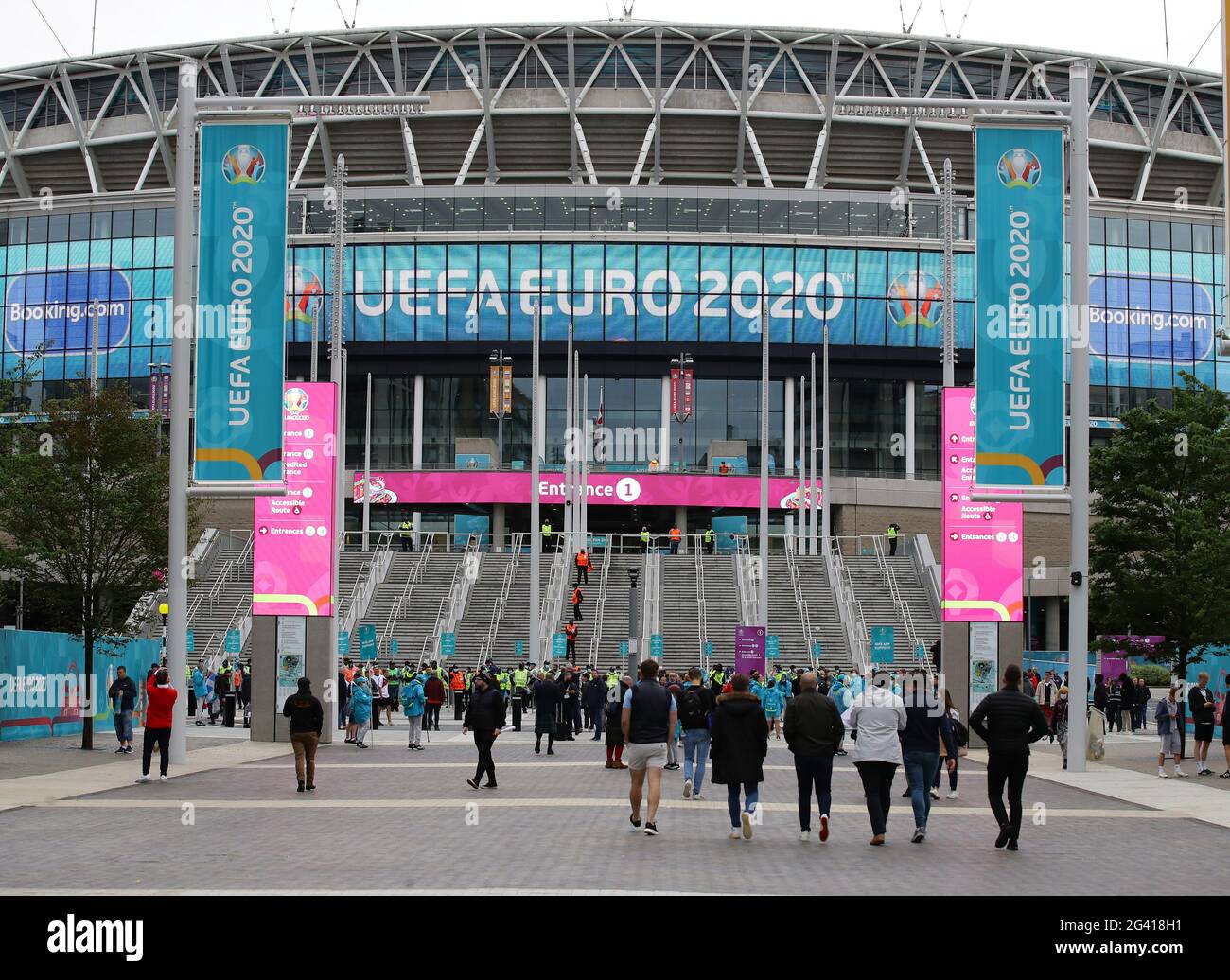 Londres, Royaume-Uni. 18 juin 2021. Vue générale de Wembley Way avec les nouveaux escaliers Wembley jusqu'au stade avant le match des championnats d'Europe de l'UEFA au stade Wembley, Londres. Le crédit photo devrait se lire: David Klein / Sportimage Banque D'Images