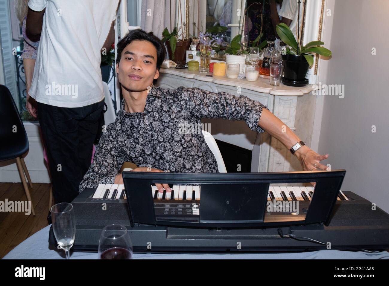 Paris Fete D Anniversaire Fabienne Thibeault Par Le Modele Jeremy Bellet Photo Stock Alamy