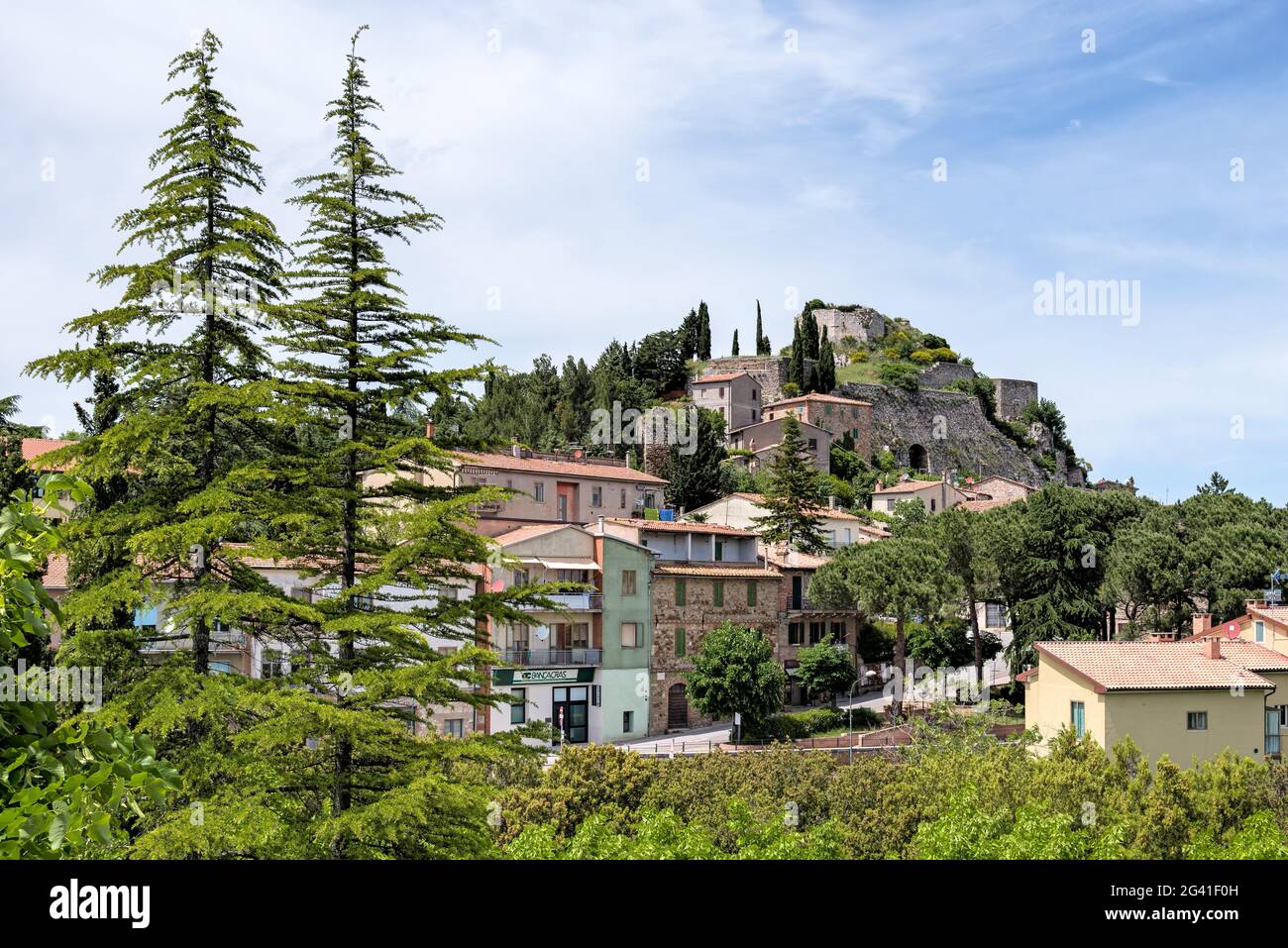 Vue jusqu'à la forteresse abandonnée de Castiglione dOrcia Banque D'Images