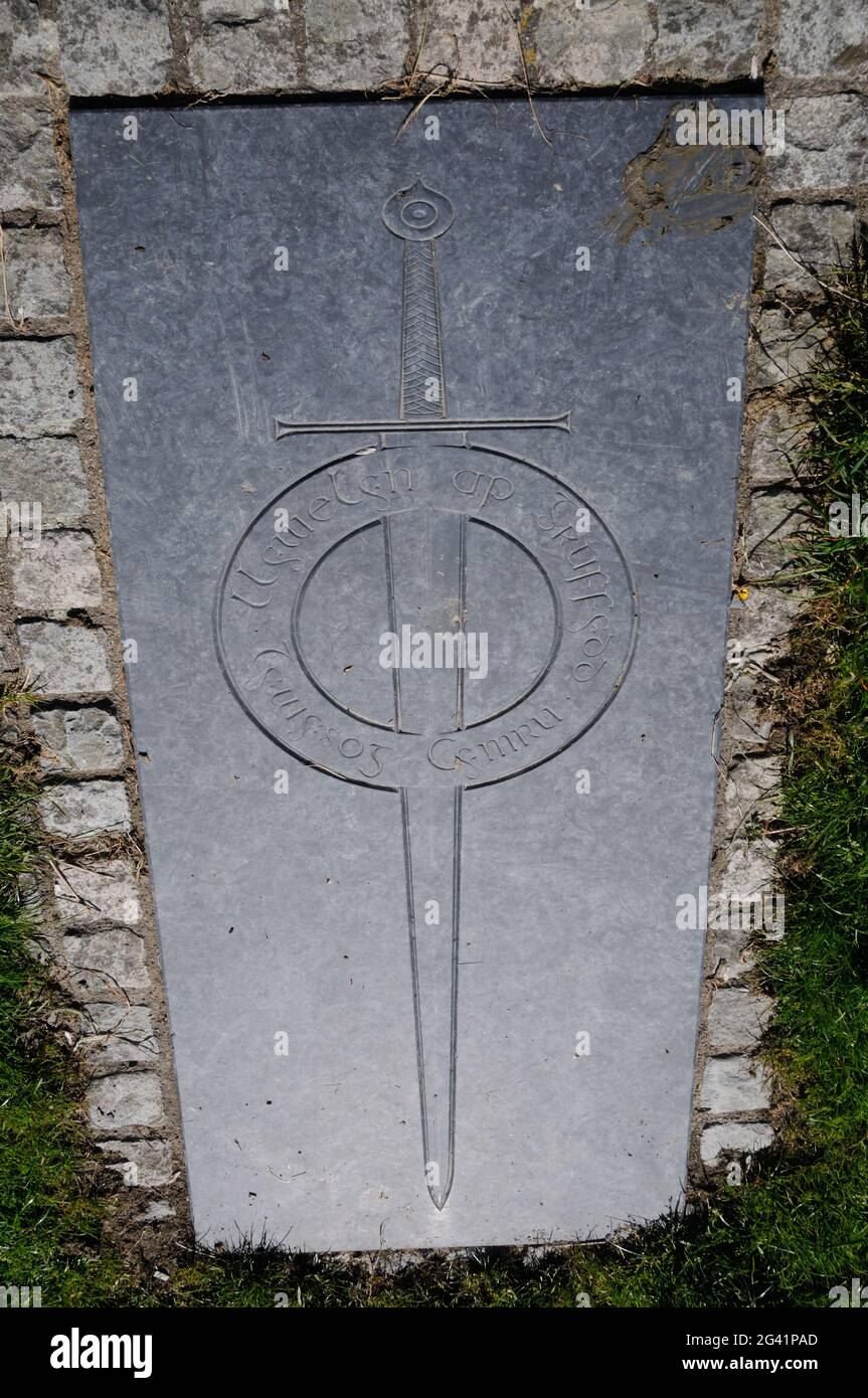 Mémorial à Llywelyn ap Gruffudd, le dernier prince de Galles, dans les ruines de l'abbaye de Cwmhir, Abbeycwmhir, Radnorshire, pays de Galles Banque D'Images