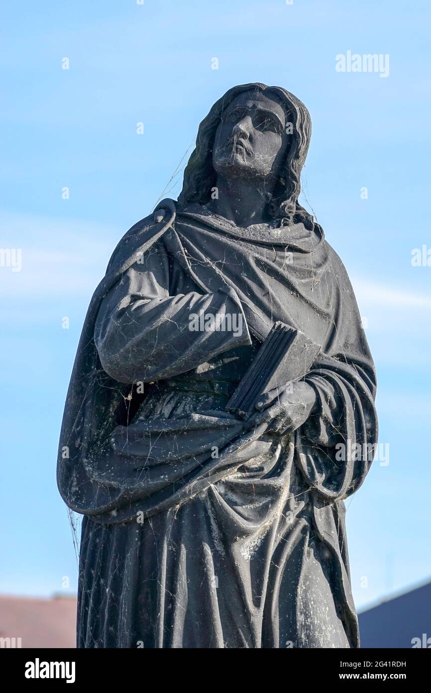 Vierge Marie statue sur le pont Charles à Prague Banque D'Images