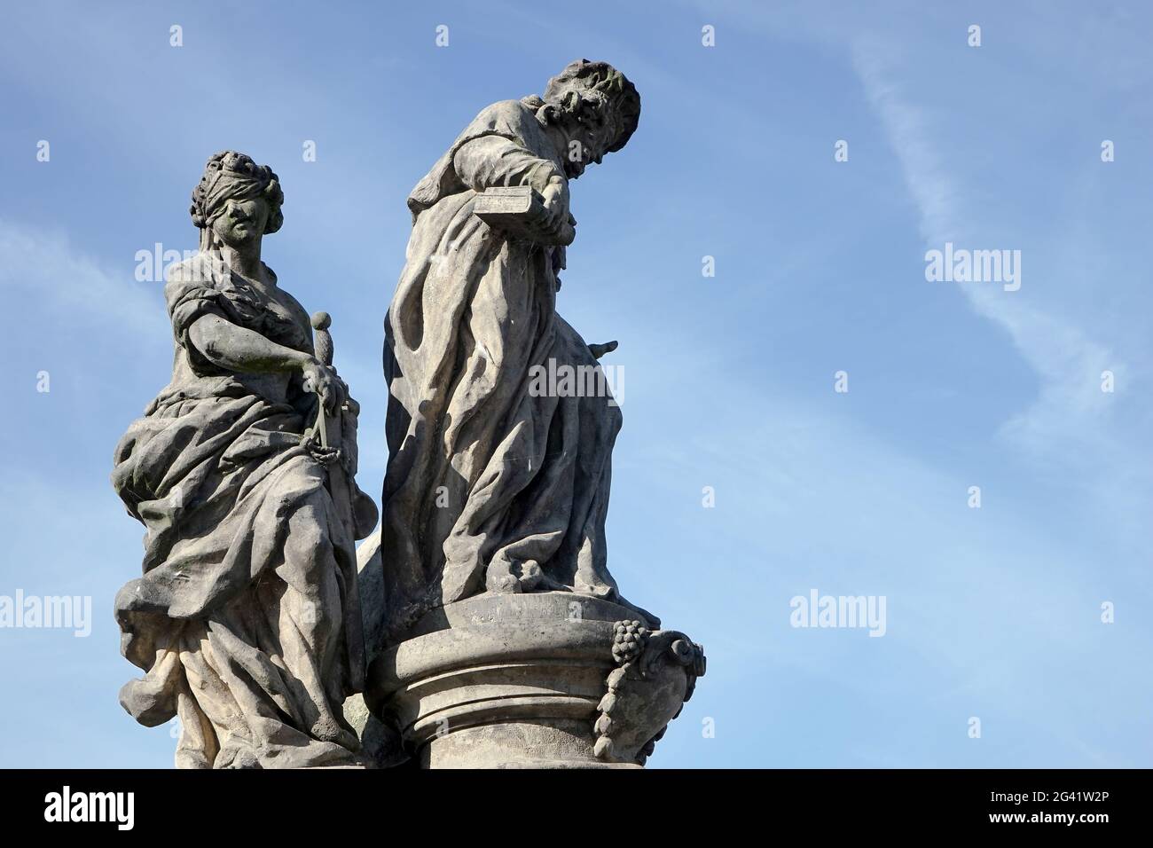 St Ivo statue sur le pont Charles à Prague Banque D'Images