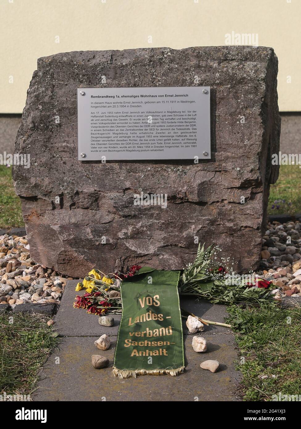 Pierre commémorative pour les victimes de la dictature dans le GDR Ernst Jennrich à Magdeburg-Nord-Ouest Banque D'Images