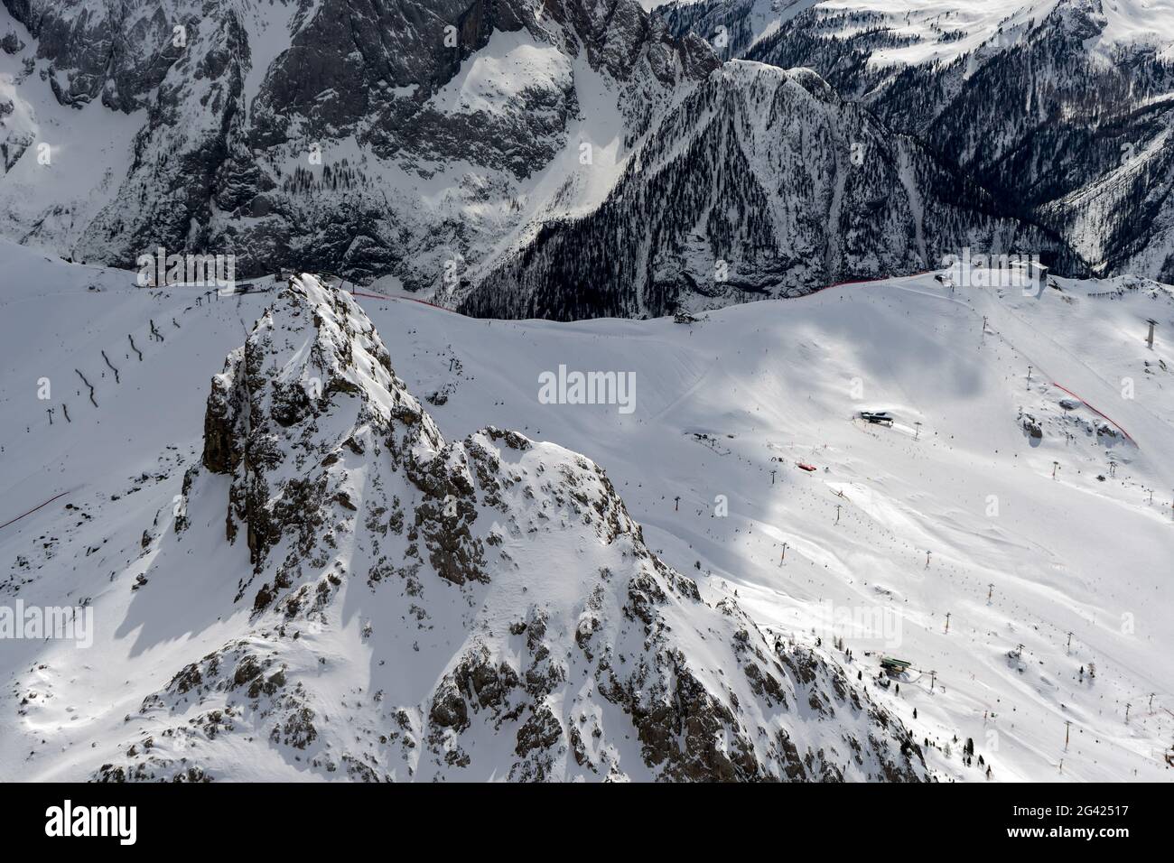 Vue du Sass Pordoi dans la partie haute de Val di Fassa Banque D'Images