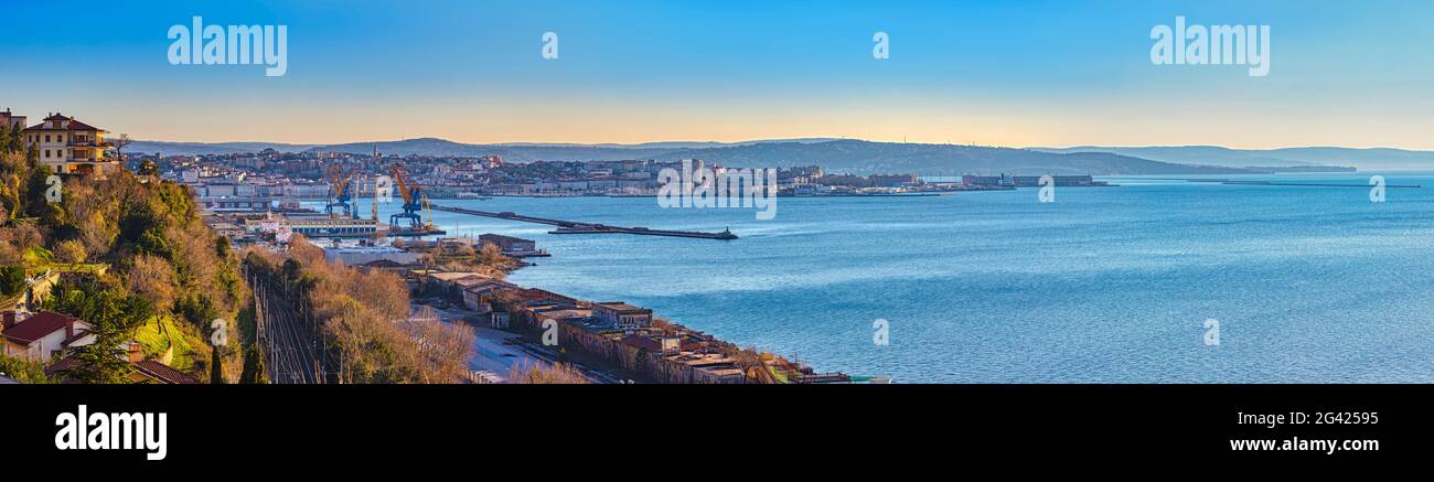 Vieux port, panorama, Trieste, Friuli-Venezia Giulia, Italie Banque D'Images
