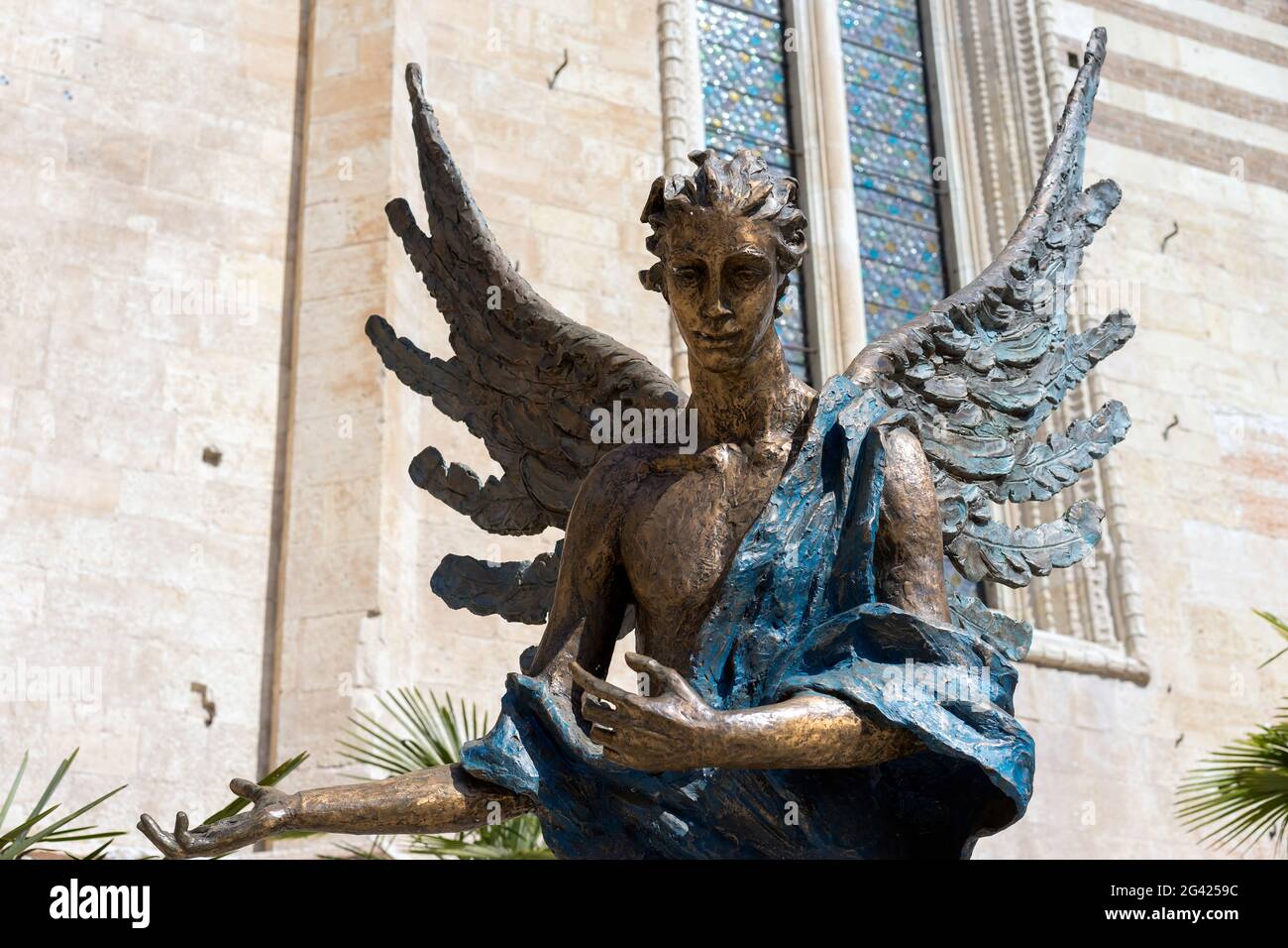Statue ange en dehors de la cathédrale de Vérone Banque D'Images