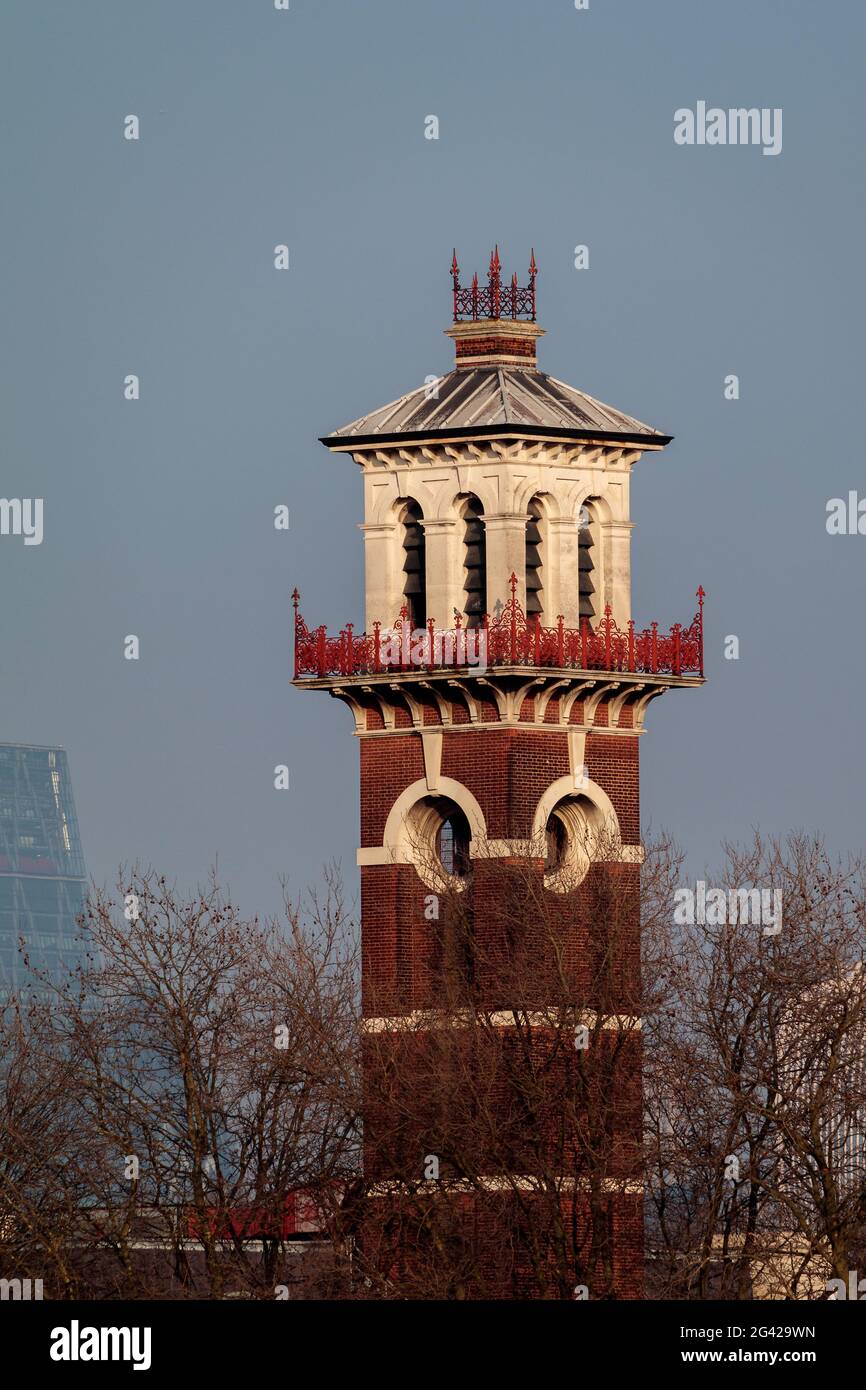 Les gars et St Thomas Hospital Tower dans Lambeth Banque D'Images