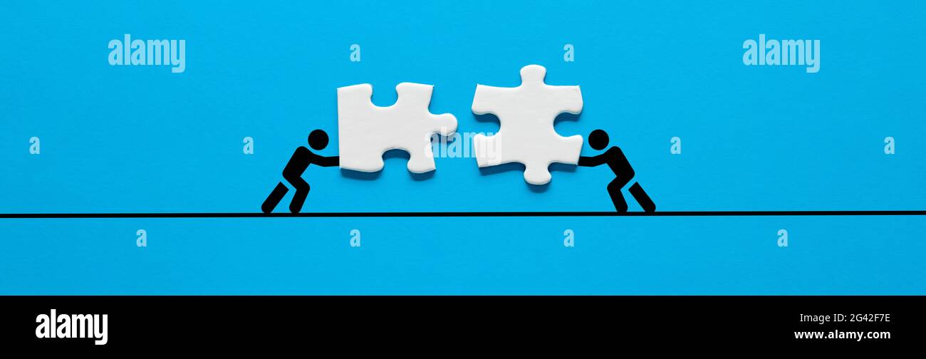 Les icônes de personne poussent et rejoignent les pièces du puzzle. Soutenir la coopération, le travail d'équipe, l'unité, la convivialité, la synergie ou le concept de partenariat. Banque D'Images