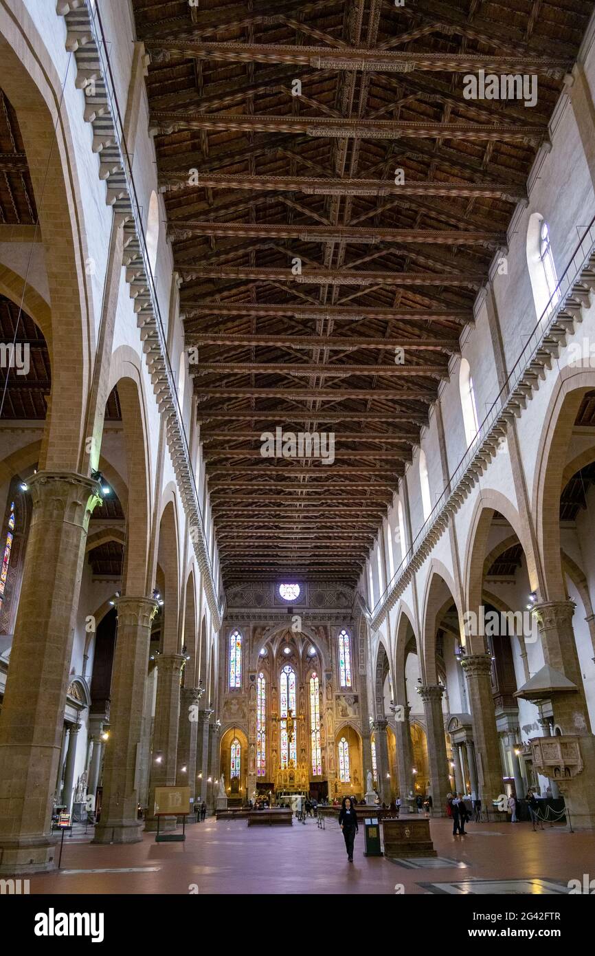 FLORENCE, Toscane/Italie - le 19 octobre : vue de l'intérieur de l'église de Santa Croce à Florence, le 19 octobre 2019. Des personnes non identifiées Banque D'Images FLORENCE, Toscane/Italie - le 19 octobre : vue de l'intérieur de l'église de Santa Croce à Florence, le 19 octobre 2019. Des personnes non identifiées Banque D'Images