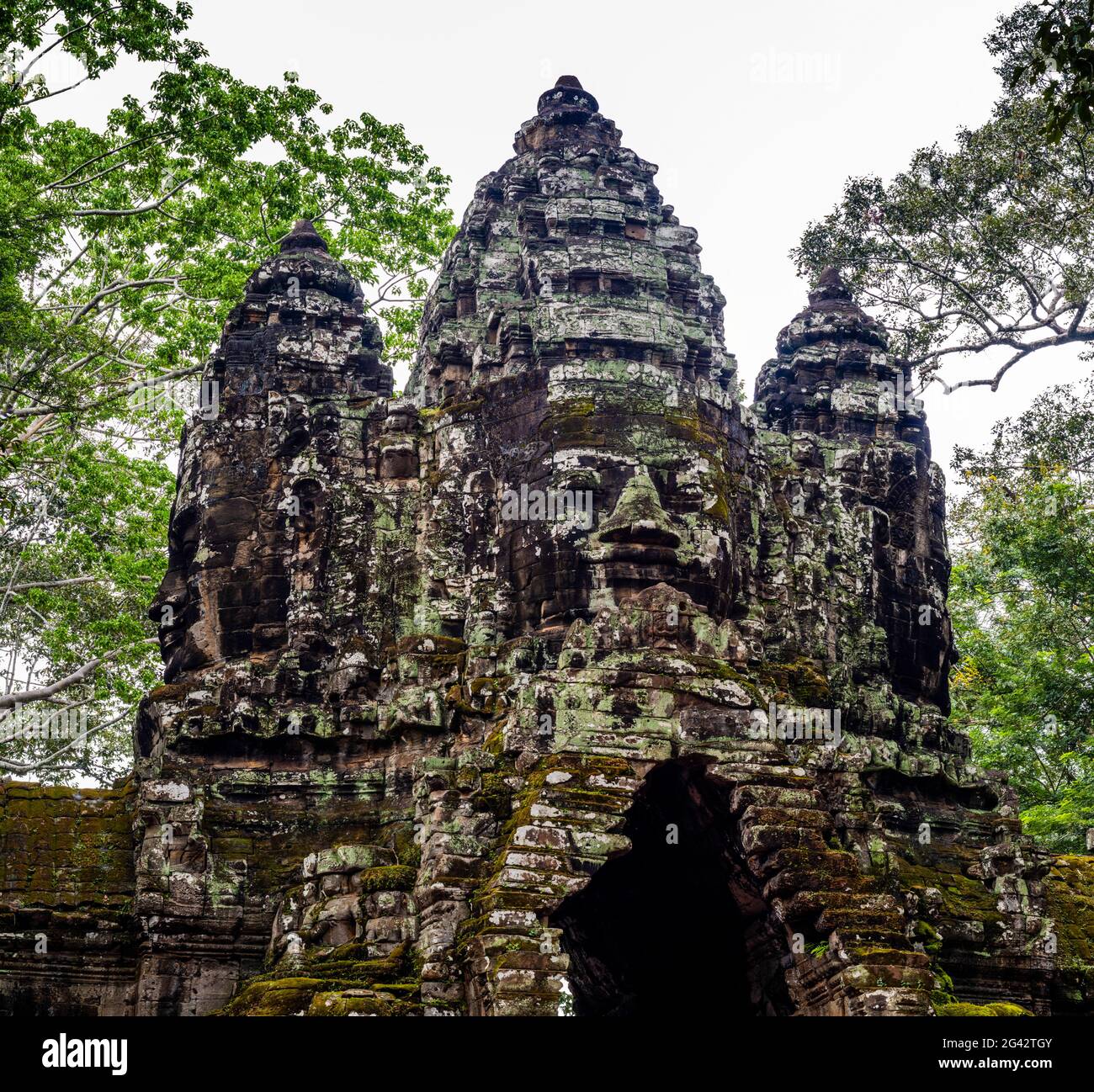 Porte nord de la ruine du temple d'Angkor Thom, Parc archéologique d'Angkor Wat, Siem Reap, Cambodge Banque D'Images