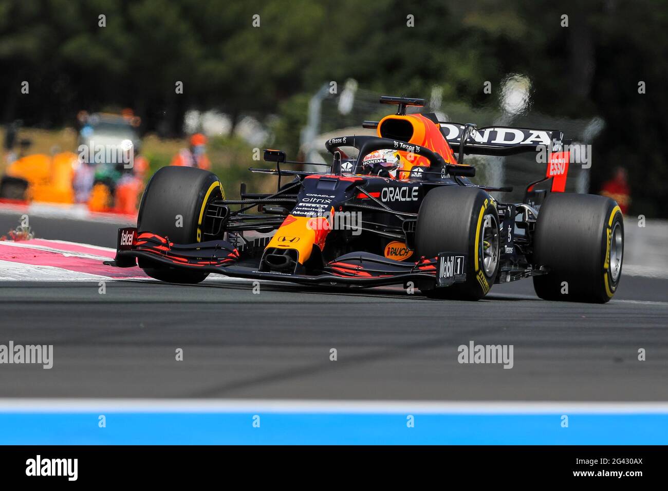 Le Castellet, France le 18 juin 2021 Max Verstappen (NED), Red Bull Racing RB16B pendant la Formule 1 Practice 2 Emirates Grand Prix de France 2021 au circuit Paul Ricard. Credit: Phil Duncan chaque seconde Media/Alamy Live News Banque D'Images