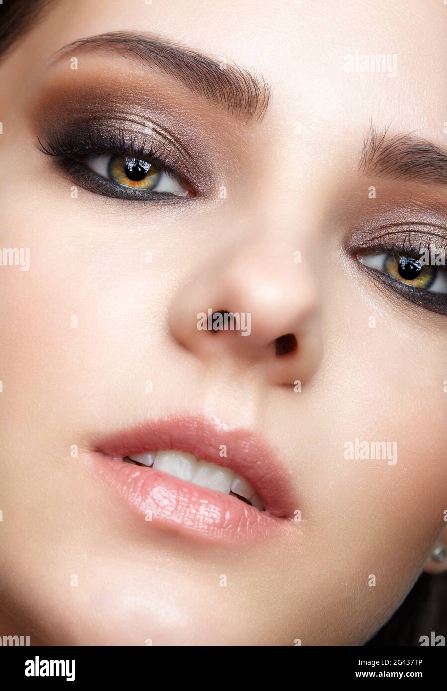 Portrait de beauté de la jeune femme. Banque D'Images