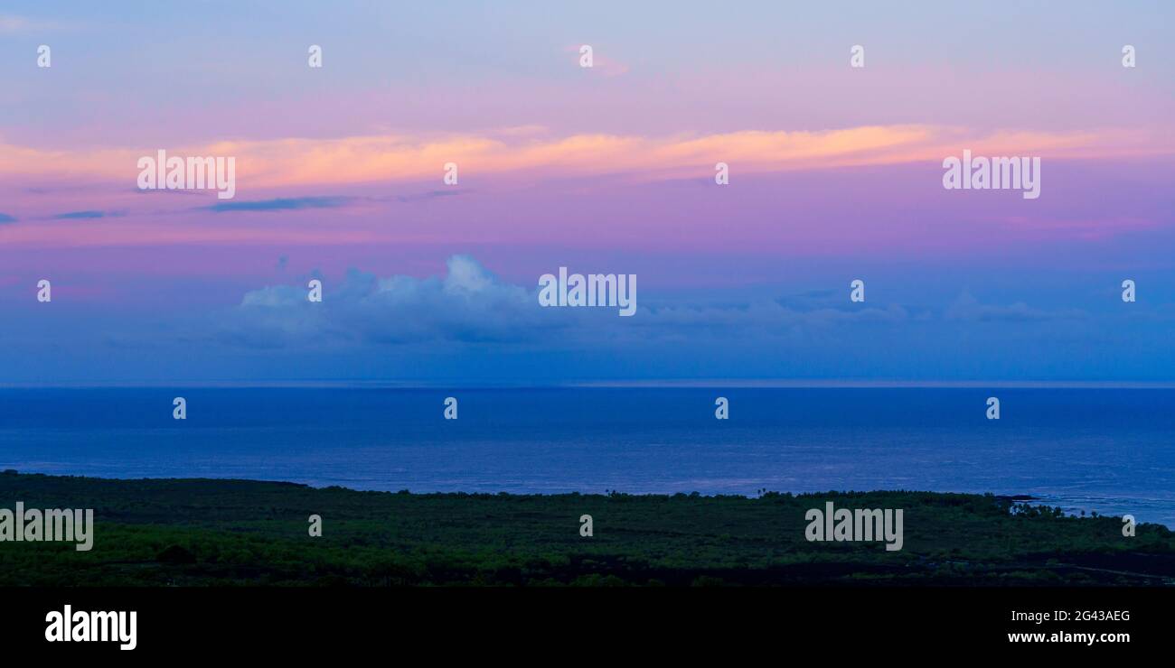Dawn over Pacific Ocean, South Kona District, Hawaii Islands, États-Unis Banque D'Images